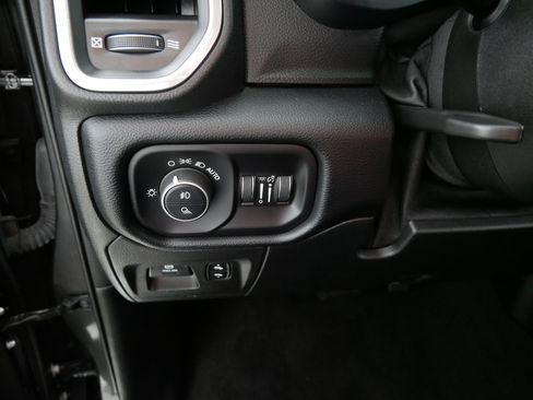 Used 2021 RAM 1500 Laramie AWD/4WD image 26