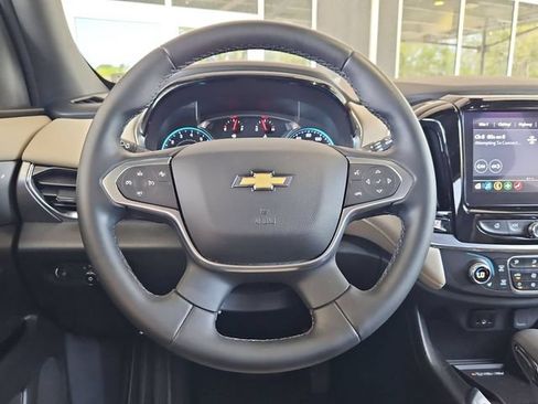 Used 2023 Chevrolet Traverse LT FWD image 12