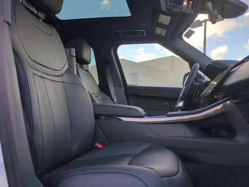New 2025 Land Rover Range Rover Sport SE image 26