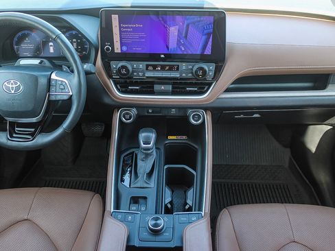 Certified 2024 Toyota Grand Highlander Platinum image 13