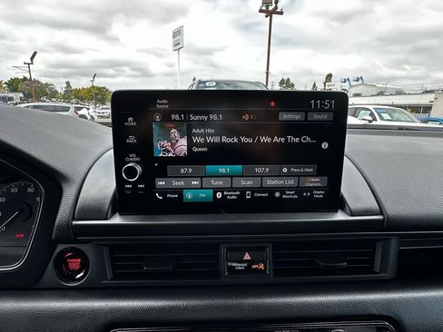 Used 2025 Honda Pilot TrailSport image 26