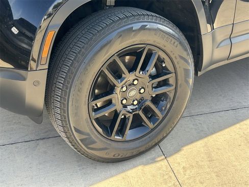 Used 2024 Land Rover Defender 110 S image 9