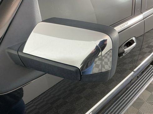 Used 2011 Lincoln Navigator Ultimate image 8