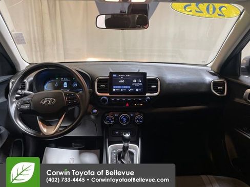 Used 2025 Hyundai Venue SEL image 12