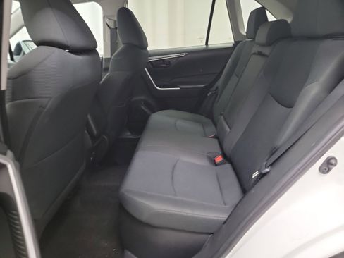 Used 2021 Toyota RAV4 LE image 27
