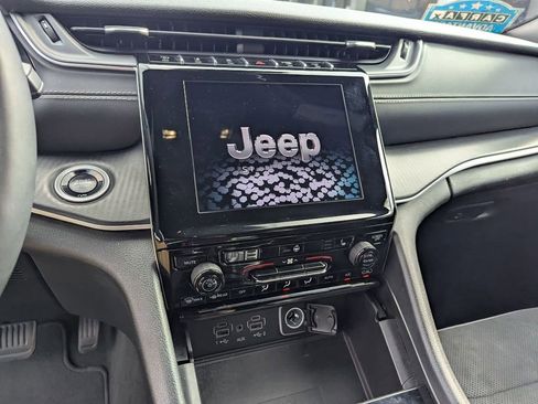 Used 2024 Jeep Grand Cherokee L Laredo image 20