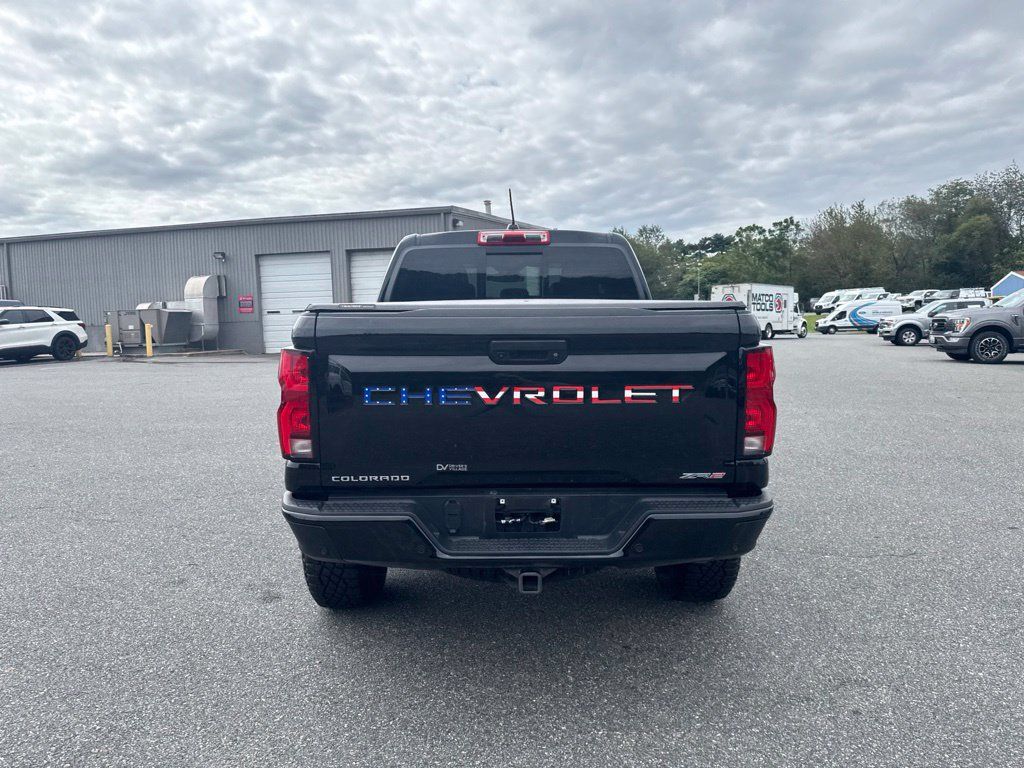 Used 2024 Chevrolet Colorado ZR2 w/ Technology Package AWD/4WD image 5