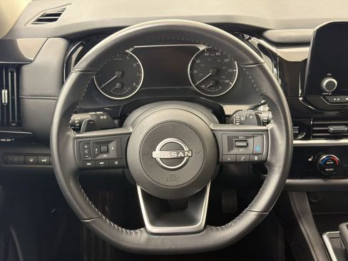 Used 2025 Nissan Pathfinder SV AWD/4WD image 11