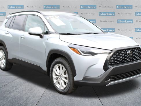 Used 2023 Toyota Corolla Cross LE image 3