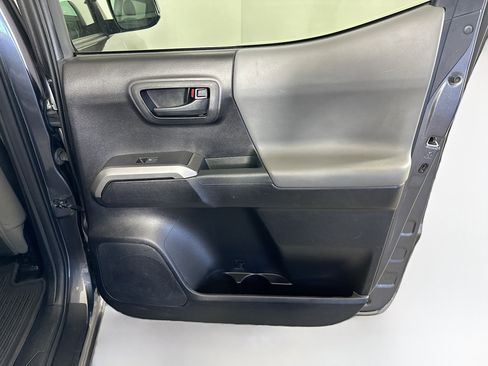 Used 2020 Toyota Tacoma SR5 image 28