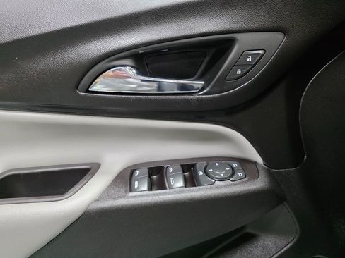 Used 2022 Chevrolet Equinox LS FWD image 18