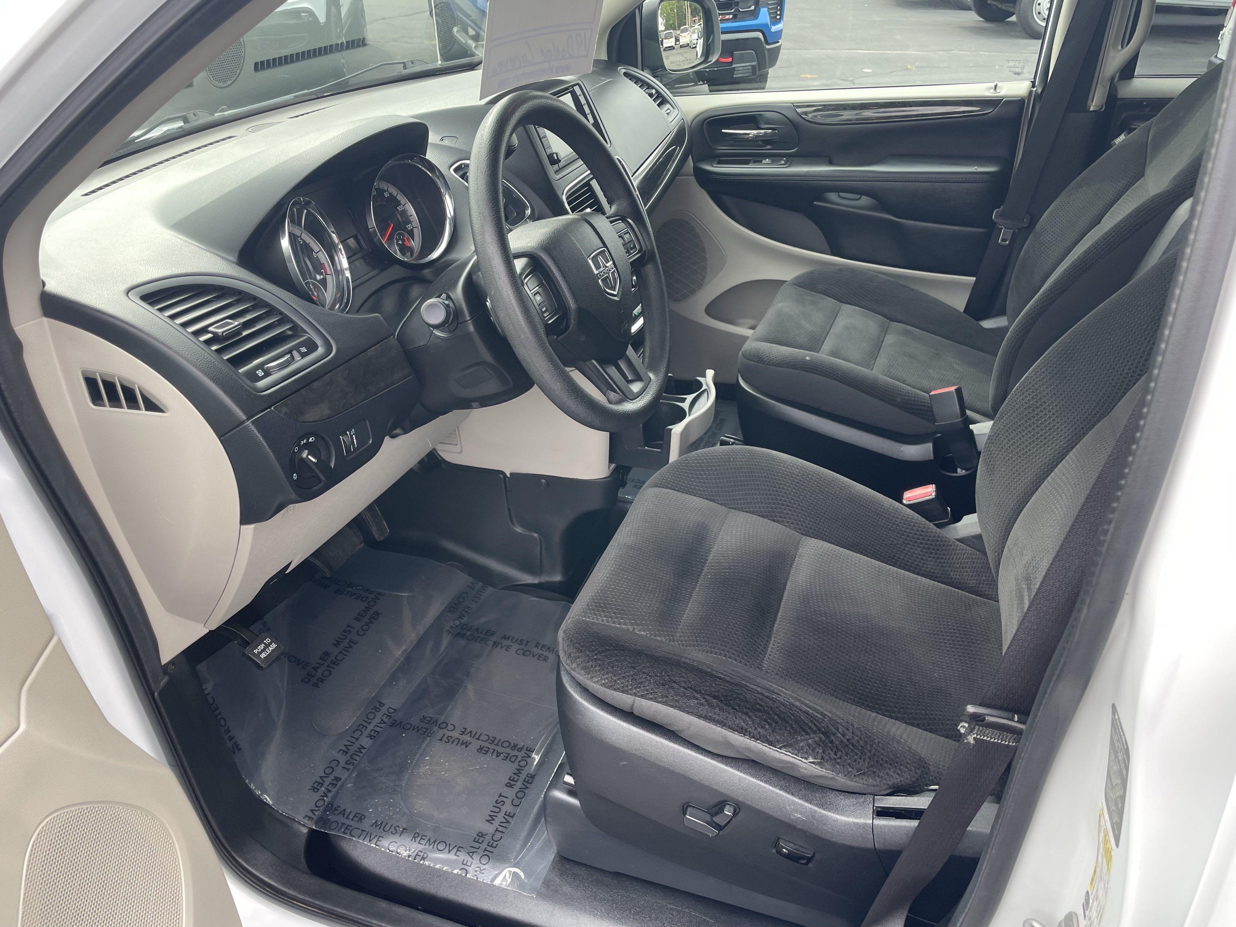 Used 2019 Dodge Grand Caravan SE FWD image 12