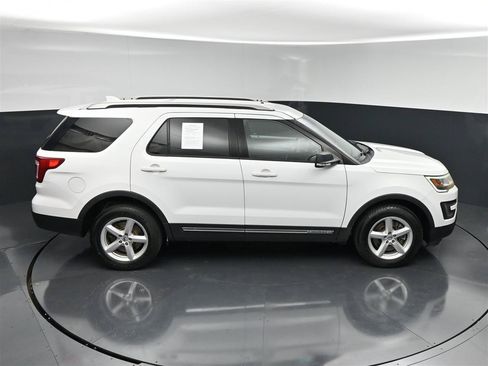Used 2016 Ford Explorer XLT AWD/4WD image 23
