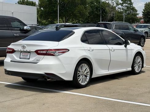 Used 2020 Toyota Camry XLE FWD image 4