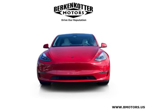 Used 2023 Tesla Model Y Long Range AWD/4WD image 2