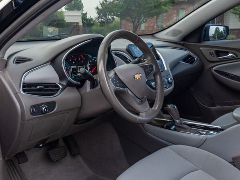 Used 2018 Chevrolet Malibu LT FWD image 10