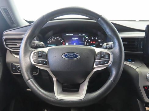 Used 2023 Ford Explorer XLT w/ Equipment Group 202A RWD image 10