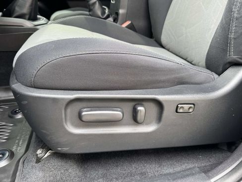 Used 2020 Toyota Tacoma TRD Sport AWD/4WD image 19