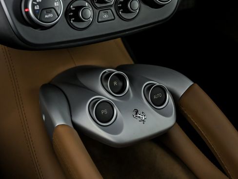 Used 2012 Ferrari FF image 34