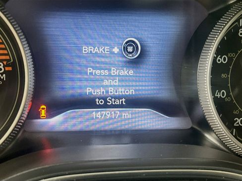 Used 2020 Jeep Cherokee Trailhawk w/ Cold Weather Group AWD/4WD image 19