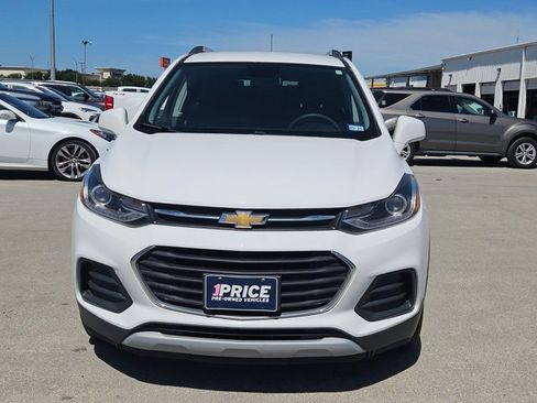 Used 2020 Chevrolet Trax LT FWD image 2