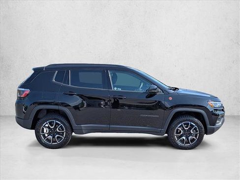 Used 2026 Jeep Compass Trailhawk AWD/4WD image 4