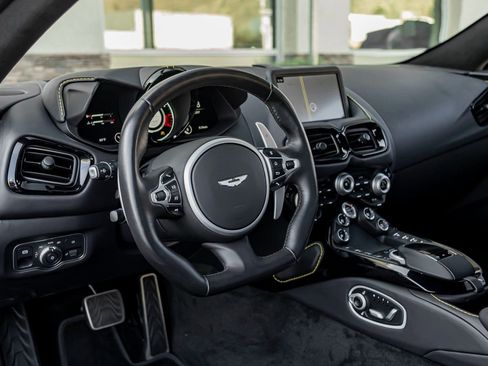 Used 2023 Aston Martin V8 Vantage Roadster image 4