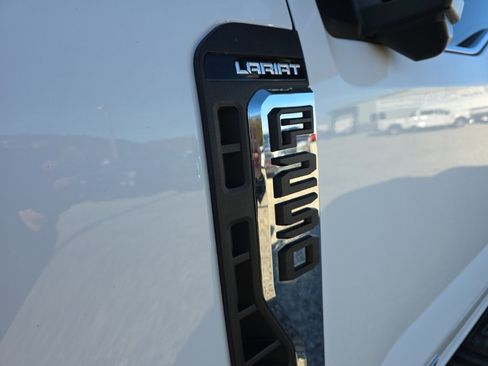 Used 2023 Ford F250 Lariat w/ Chrome Package image 9