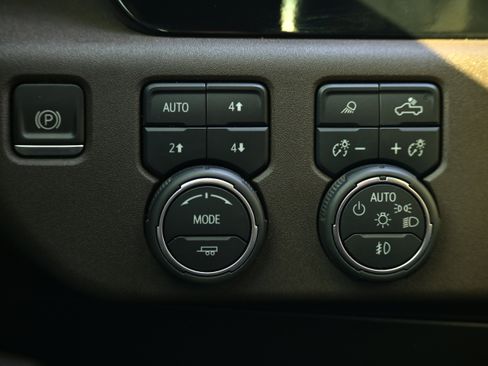 Used 2022 Chevrolet Silverado 1500 LTZ w/ LTZ Premium Package image 24