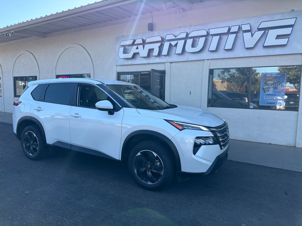 Used 2024 Nissan Rogue SV FWD image 1
