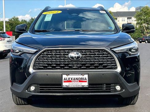 Used 2024 Toyota Corolla Cross XLE w/ Convenience Package AWD/4WD image 3