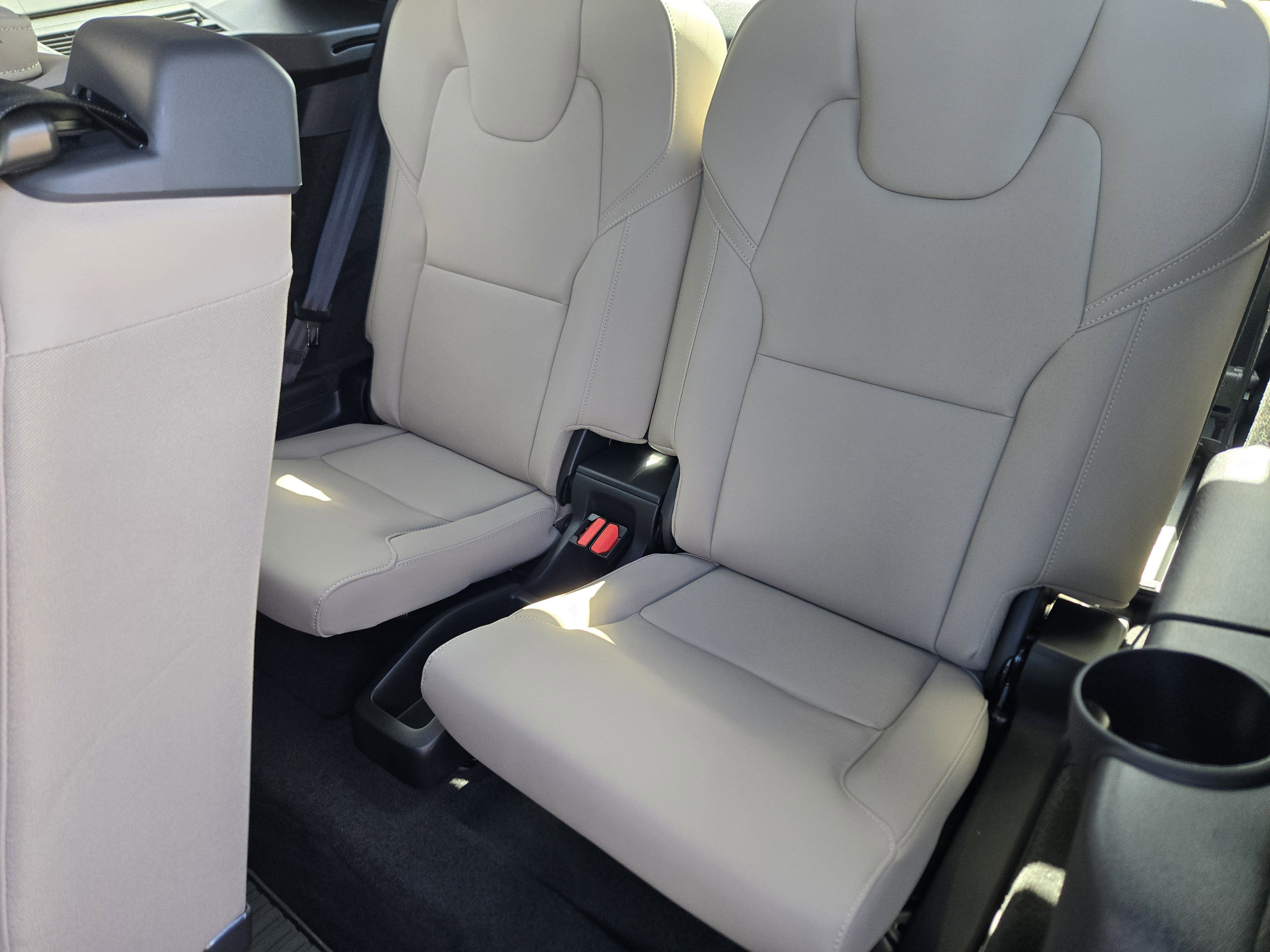 New 2026 Volvo XC90 T8 Plus w/ Protection Package Premier AWD/4WD image 24