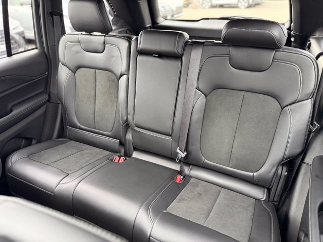 Used 2025 Jeep Grand Cherokee 4WD image 18
