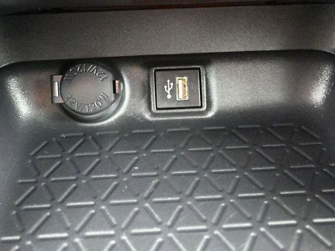 Certified 2025 Toyota RAV4 XLE AWD/4WD image 4