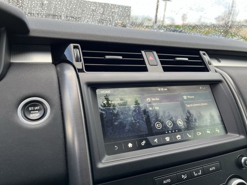 Used 2020 Land Rover Discovery Landmark image 28