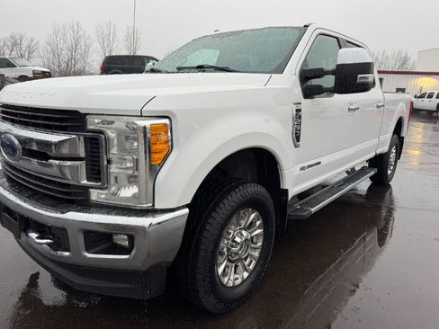 Used 2017 Ford F250 XLT w/ XLT Premium Package image 9