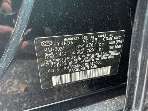 Certified 2025 Genesis G70 2.5T image 10