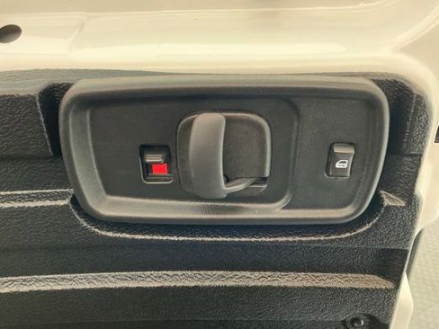 Used 2017 Chevrolet Express 3500 RWD image 23