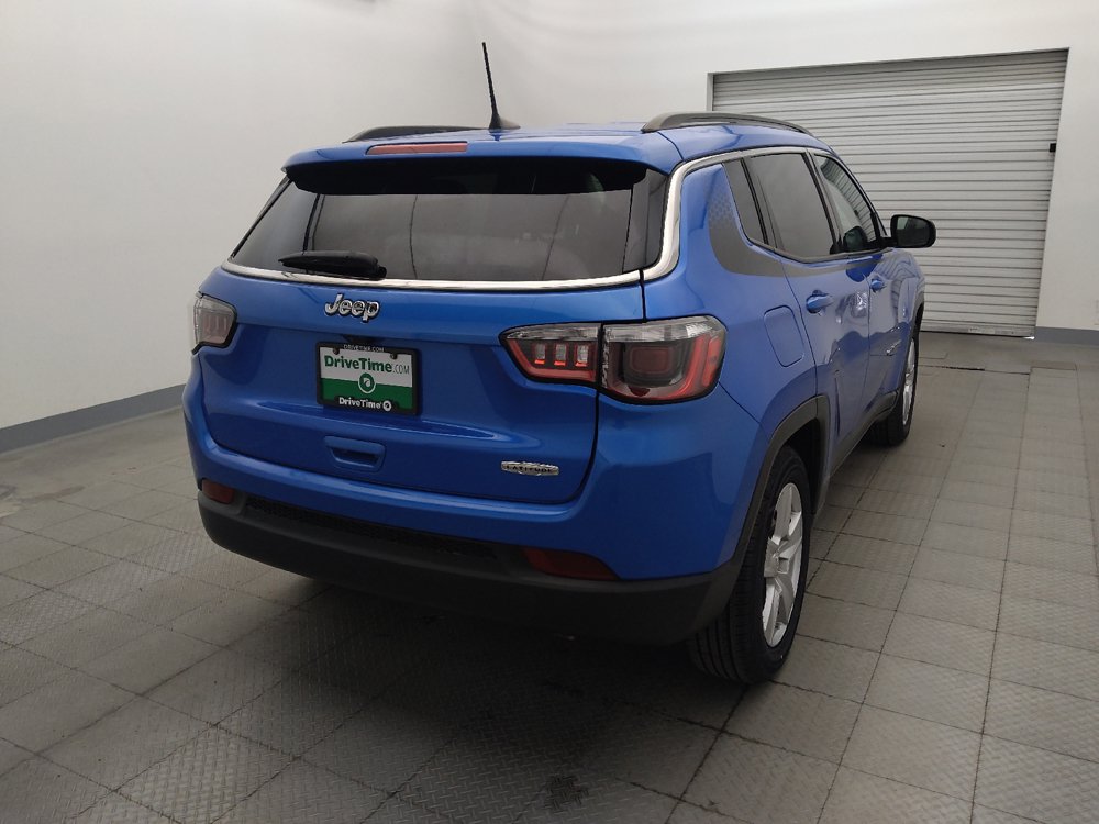 Used 2022 Jeep Compass Latitude w/ Mopar Graphics Package FWD image 7