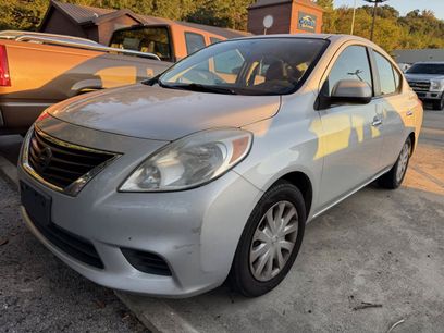 Used 2013 Nissan Versa SV w/ Convenience Pkg