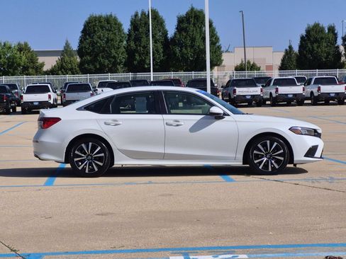 Used 2023 Honda Civic EX image 5