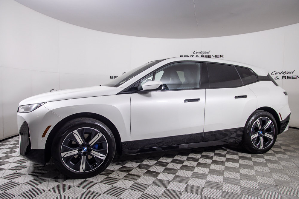 Used 2023 BMW iX xDrive50 w/ Sport Package AWD/4WD image 9