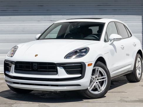 Certified 2023 Porsche Macan image 1