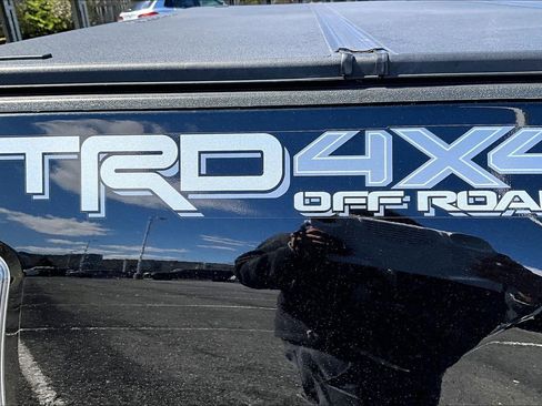 Used 2023 Toyota Tacoma TRD Off-Road w/ TRD Premium Off Road Package image 8