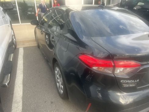 Used 2021 Toyota Corolla LE FWD image 4