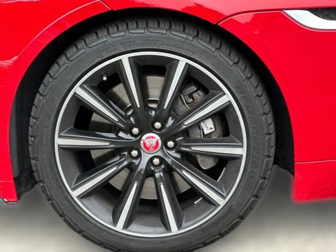 Used 2015 Jaguar F-TYPE Coupe RWD image 11