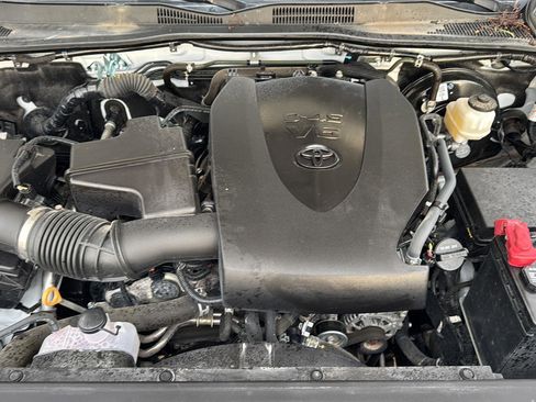 Used 2023 Toyota Tacoma SR5 w/ Technology Package AWD/4WD image 23