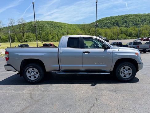 Used 2015 Toyota Tundra SR5 AWD/4WD image 2
