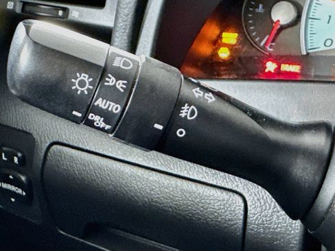 Used 2010 Toyota Camry SE FWD image 12