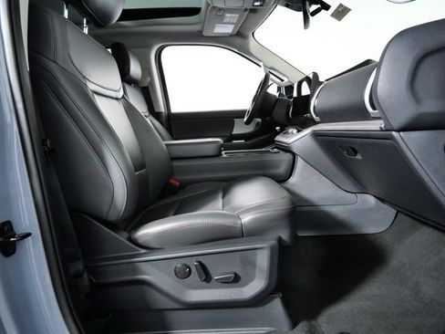 Certified 2025 Ford Expedition Active AWD/4WD image 10